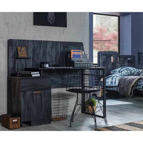 DESK x 1